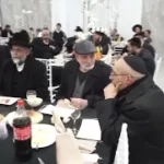 האם מותר לחזן לצאת מארץ ישראל לחוץ לארץ כדי להיות שליח ציבור בימים נוראים?